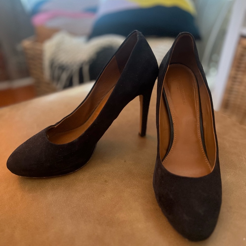 Black suede pumps, size 9, Banana Republic, lightly used